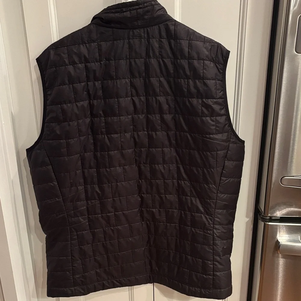 Patagonia Men's Dark Quilted Vest - Picture 3 of 3